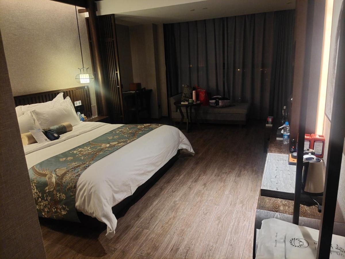 Marbella Express Hotel Манила Экстерьер фото